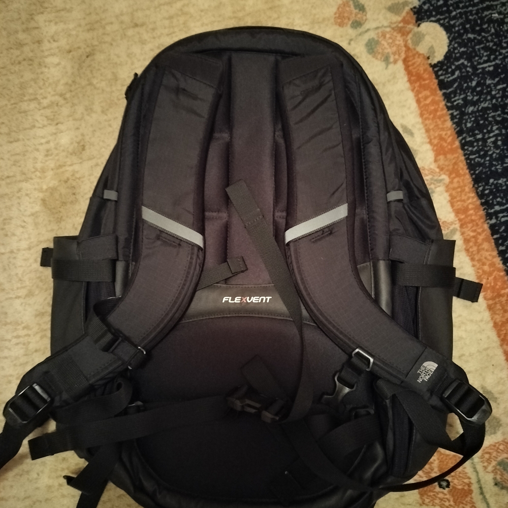 The North Face Black Recon Daypack - Picture 2 of 5